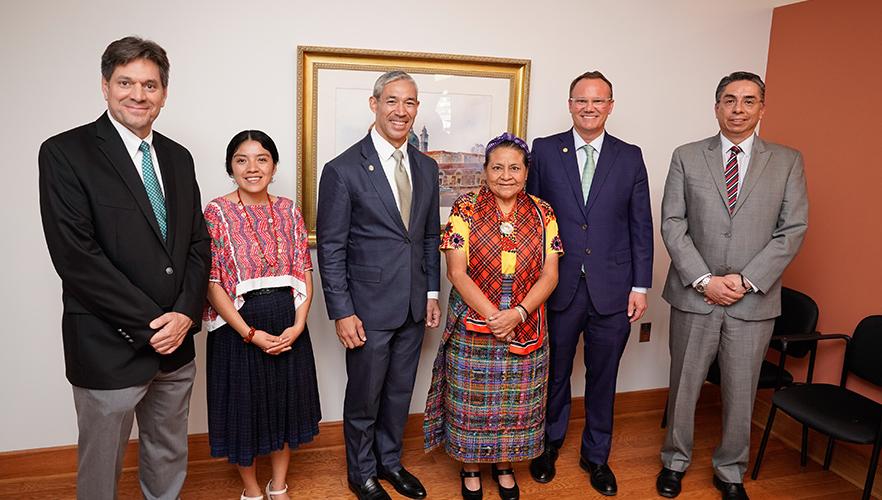 Rigoberta Menchú Tum event photo 3